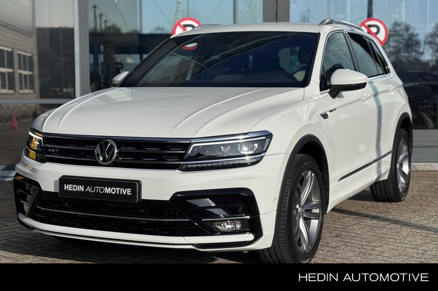 Volkswagen Tiguan - 2.0 TSI 4Motion 190PK Highline Business R | Navigatie | Adapt. Cruise Control | Elek. Acht - AutoWereld.nl