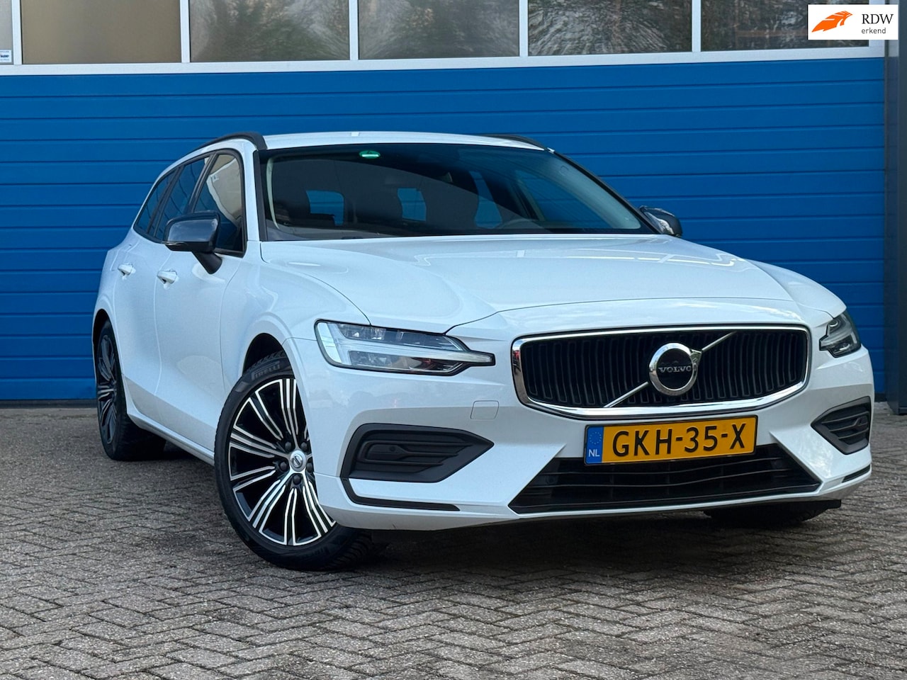 Volvo V60 - 2.0 D3 Momentum|Navi|Climate - AutoWereld.nl