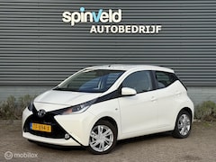 Toyota Aygo - 1.0 VVT-i x-play - Airco - Navi - Camera