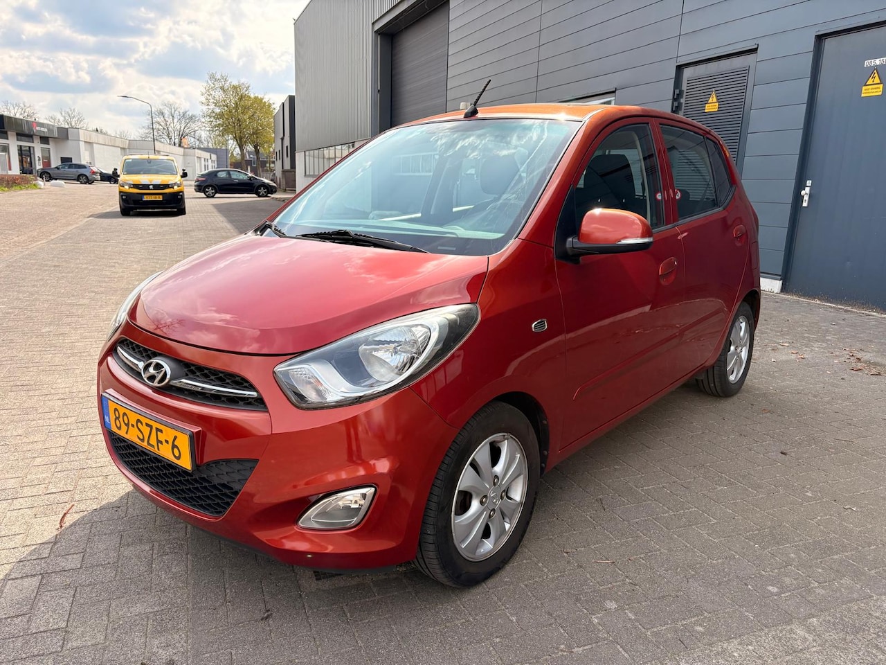 Hyundai i10 - 1.2 i-Catcher 88179 KM NAP - AutoWereld.nl