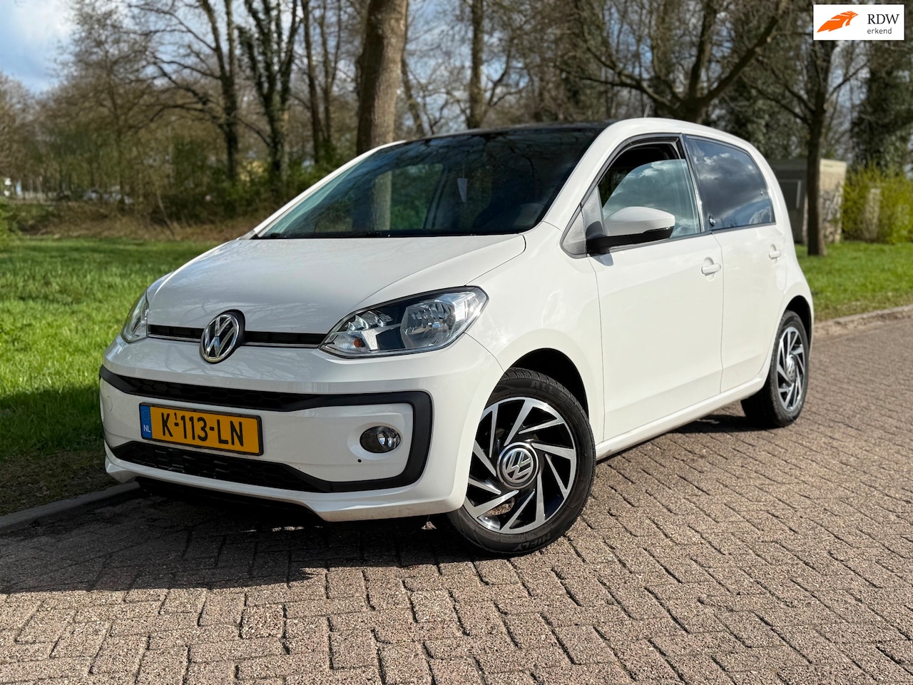 Volkswagen Up! - 1.0 BMT high up! (bj 2017) AUTOMAAT / AIRCO / STOELVERWARMING - AutoWereld.nl