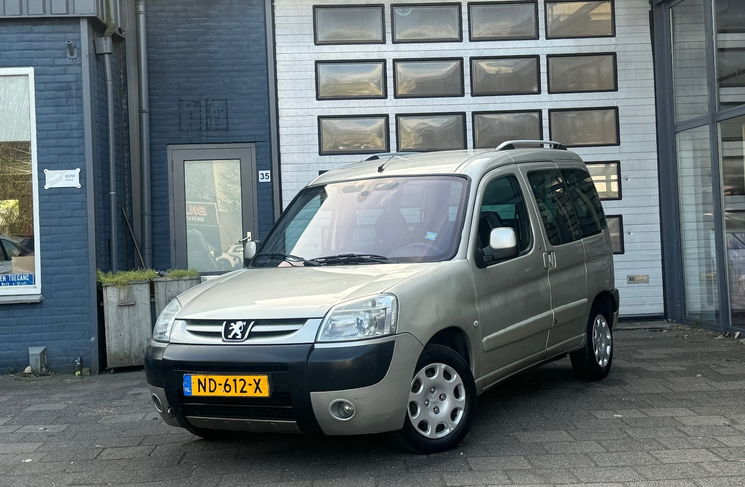 Peugeot Partner MPV - 1.4 XT | Elek-Pakket | Airco - AutoWereld.nl