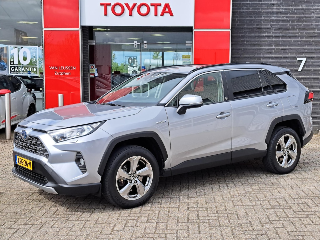 Toyota RAV4 - 2.5 HYBRID AWD DYNAMIC STUUR-STOELVERWARMING NAVIGATIE DRAADLOOS TEL. LADEN ELEK. ACHTERKL - AutoWereld.nl