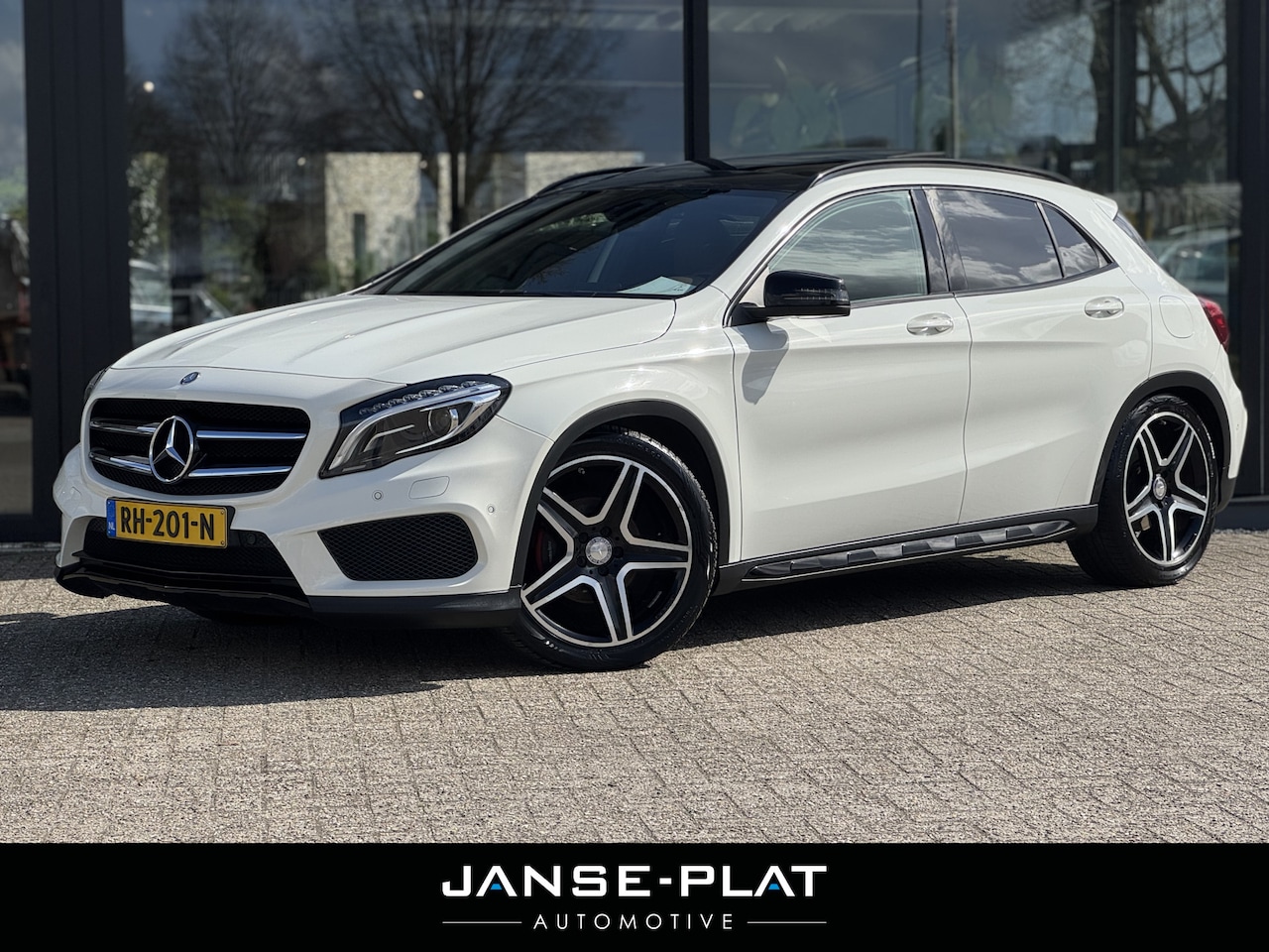 Mercedes-Benz GLA-Klasse - 200 AMG | Pano | Leder | Camera | - AutoWereld.nl