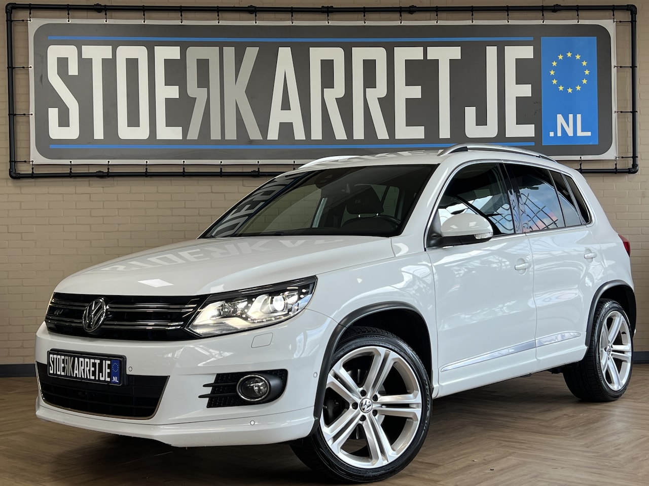 Volkswagen Tiguan - 2.0 TSI Sport&Style R-Line 4Motion | Navi | 19" | Dynaudio | PDC V+A | Xenon | Cruise | Ke - AutoWereld.nl