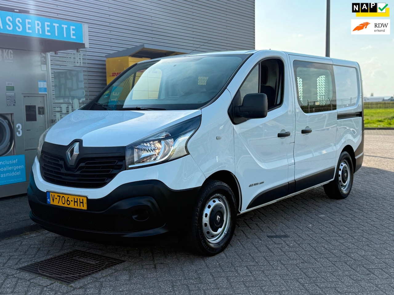 Renault Trafic - 1.6 dCi T29 L1H1 Bj 2017 Euro-6 AIRCO Marge bus - AutoWereld.nl