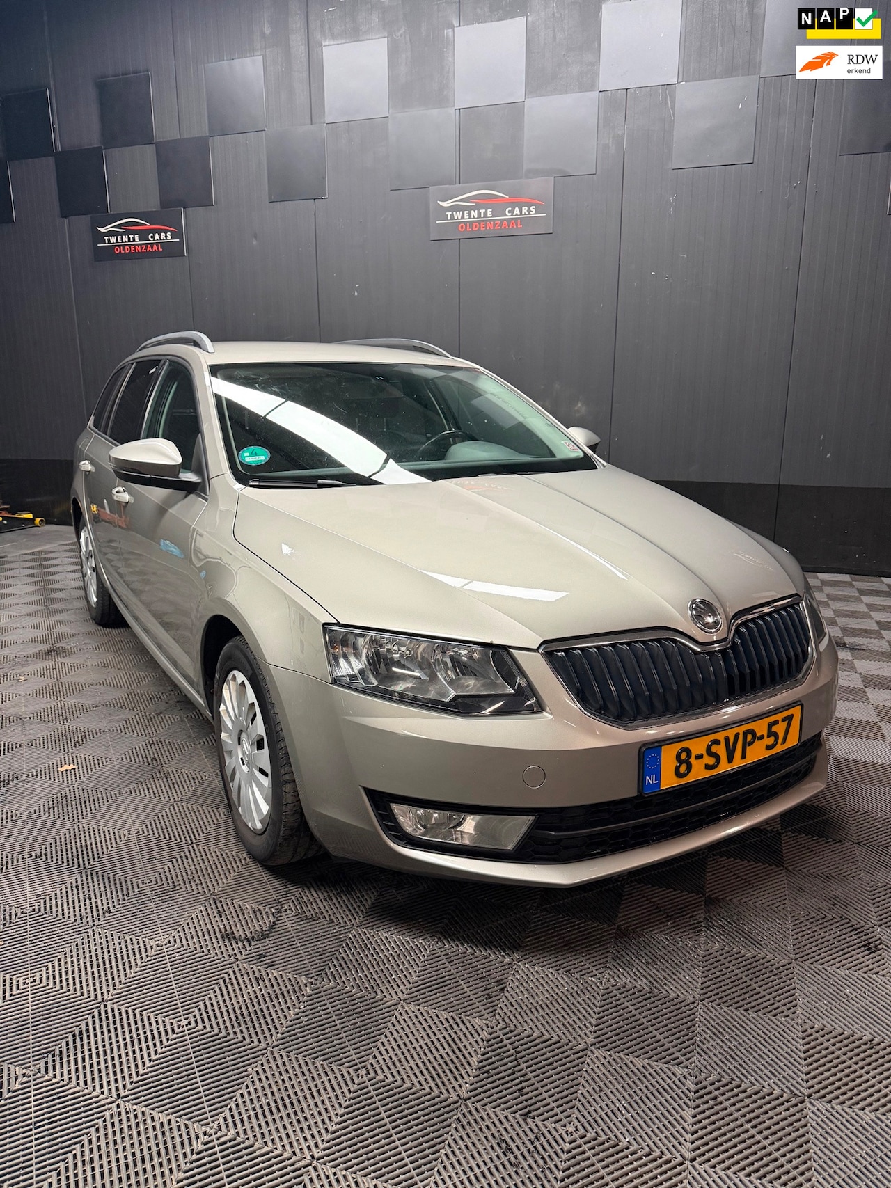 Skoda Octavia Combi - 1.6 TDI Greentech Ambition | Navi | Airco | Cruise | PDC | - AutoWereld.nl