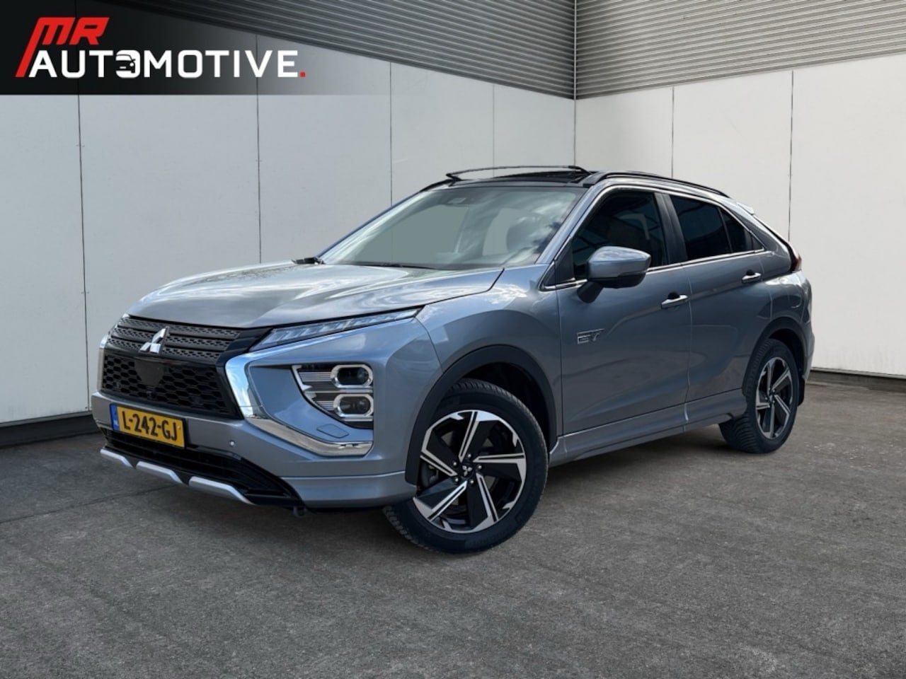 Mitsubishi Eclipse Cross - 2.4 PHEV Instyle + / Dak, Leer, Adap. Cruise, Camera, Trekhaak - AutoWereld.nl