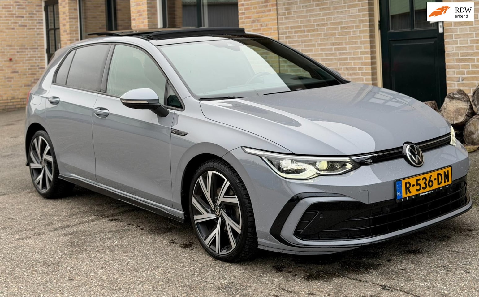 Volkswagen Golf - 2.0 TDI R-Line | PANO | CAMERA| HEAD UP|ACC - AutoWereld.nl