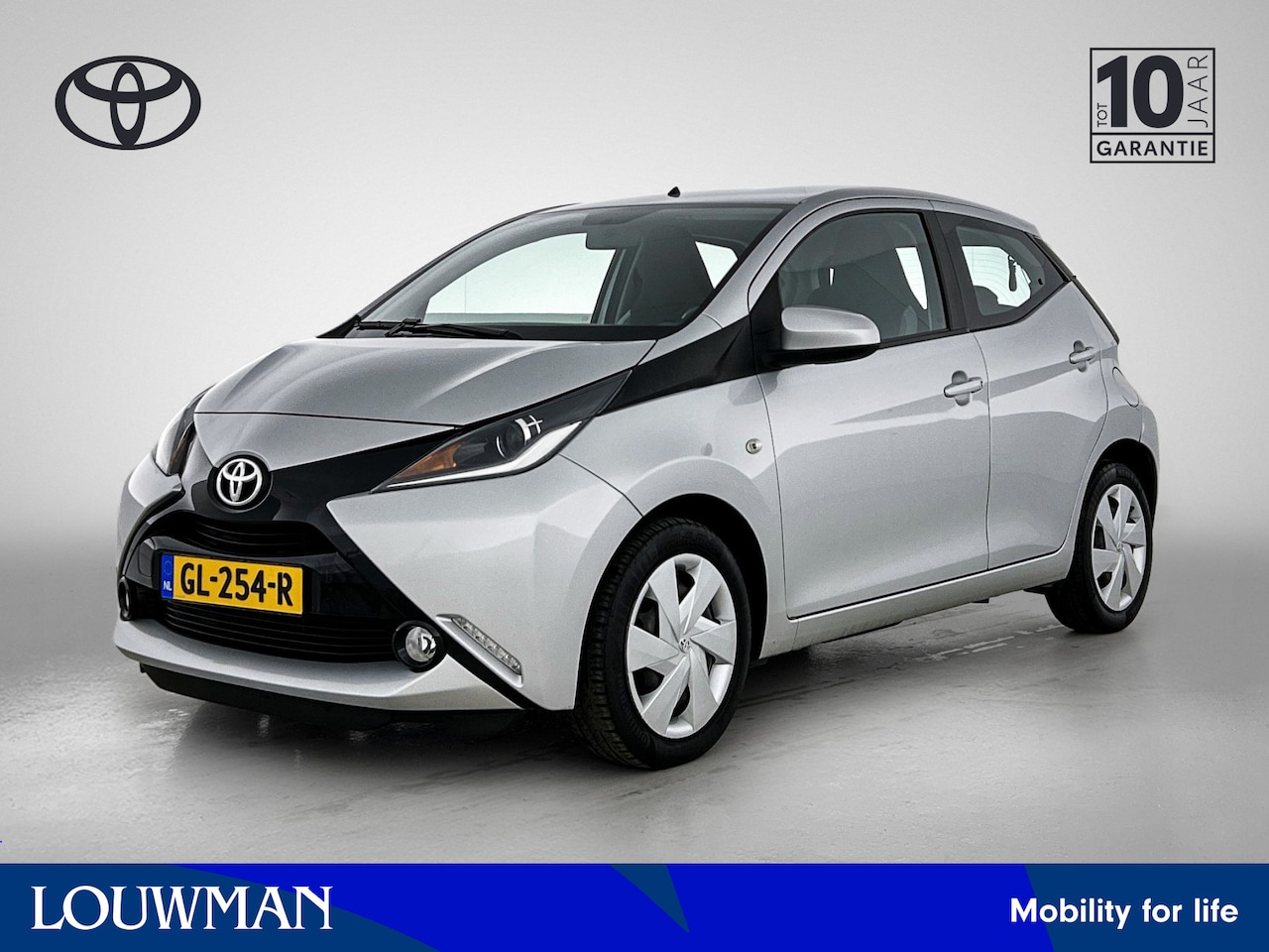 Toyota Aygo - 1.0 VVT-i x-play | Navigatie | Airconditioning | Mistlampen voor | Metallic lak | - AutoWereld.nl