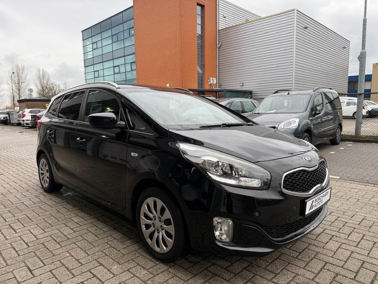 Kia Carens - 1.6 Benzine | 7 zit | Lage km's | Kia historiek - AutoWereld.nl
