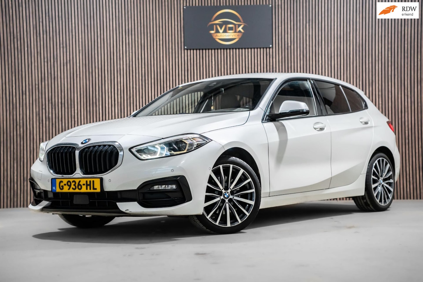 BMW 1-serie - 116d Corporate Executive LED AUT NAVI - AutoWereld.nl