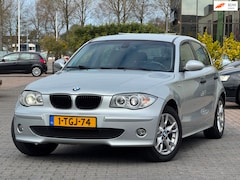 BMW 1-serie - 118i | NW Distributtieketting | Stoelverwarming | Climate control | Parkeersensoren | Xeno