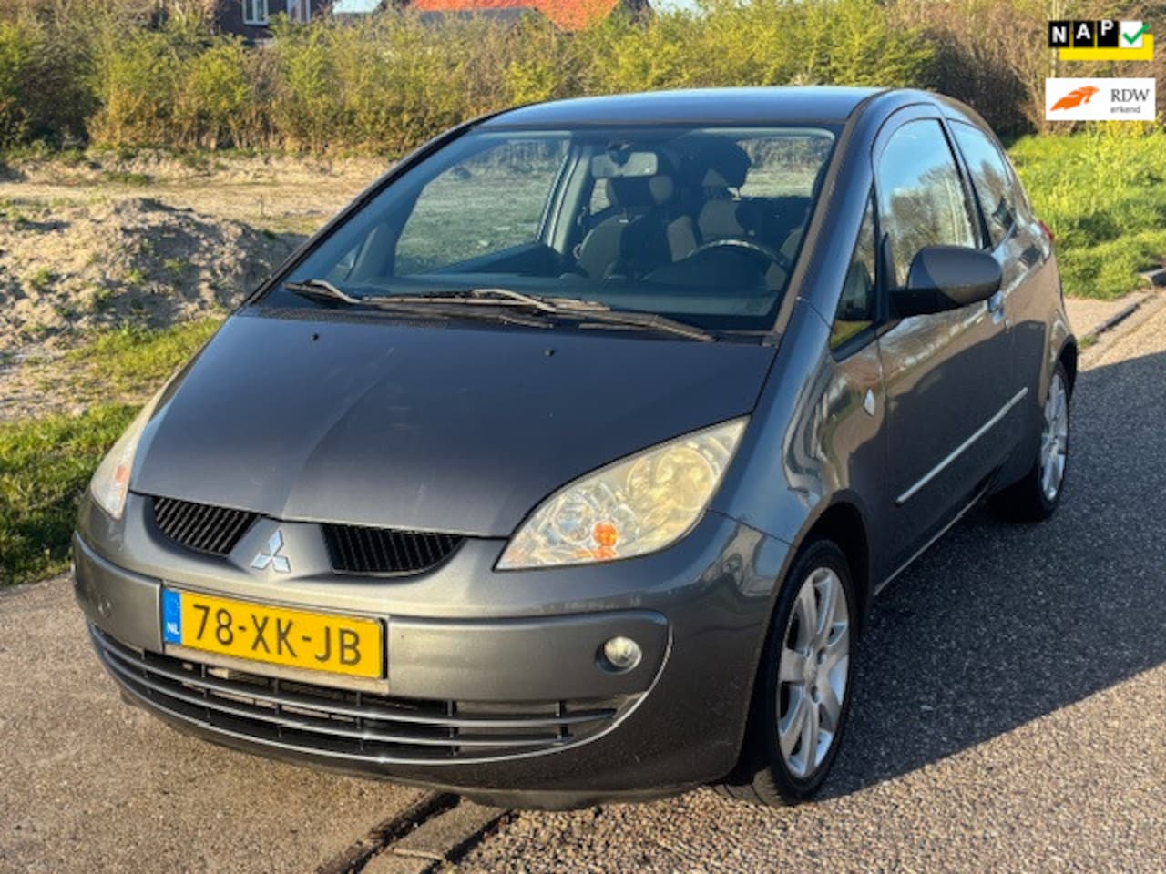 Mitsubishi Colt - 1.3 Inform 3-Drs Airco Electric ABS EBD pakket Audio/CD Colorpakket Afneembare trekhaak De - AutoWereld.nl