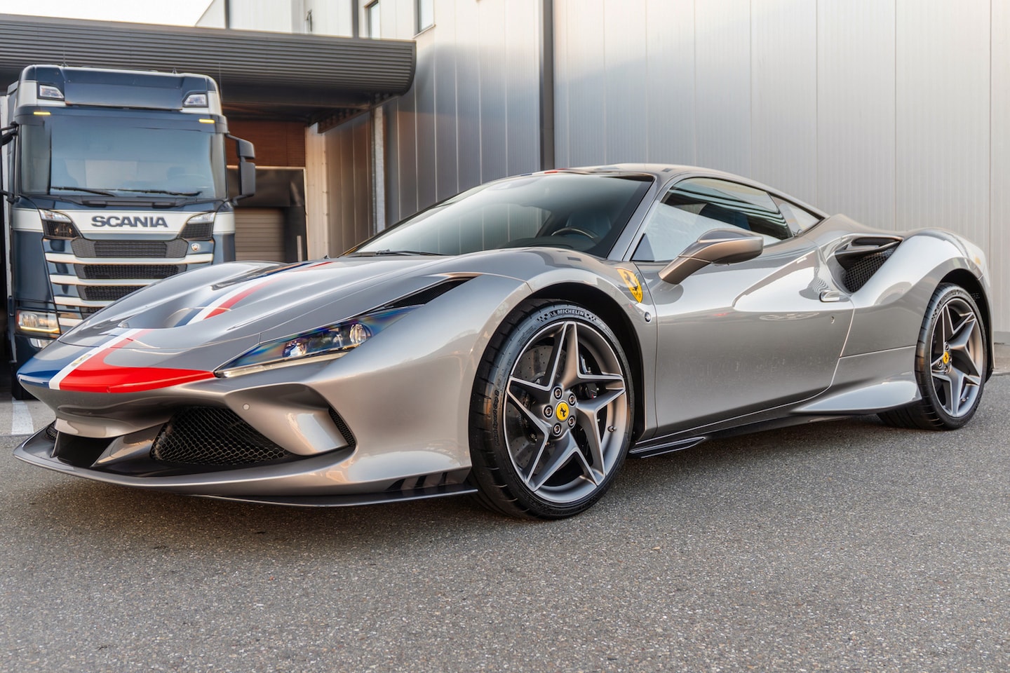 Ferrari F8 Tributo - - Grigio Libano - Tailor Made - Extremely unique - AutoWereld.nl
