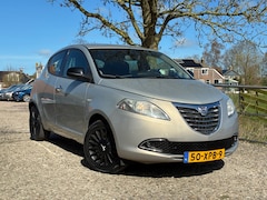 Lancia Y(psilon) - Ypsilon 0.9 TwinAir Platinum | Airco + Navi nu € 4.975,
