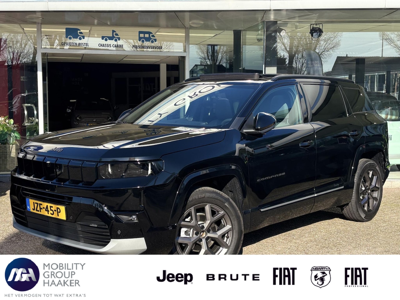 Jeep Compass - 1.2 e-Hybrid First Edition | Panoramadak | stoel massage | Carplay | 360 Camera | Focal au - AutoWereld.nl