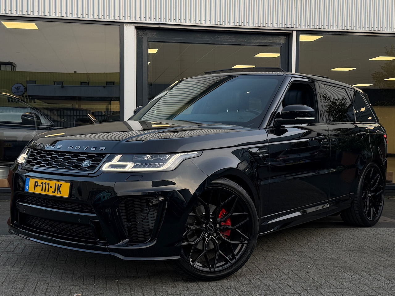 Land Rover Range Rover Sport - 3.0 TDV6 HSE Dynamic SVR UITGEVOERD/23 INCH VOSSEN/PANORAMADAK/STOELVERKOELING/APPLE CARPL - AutoWereld.nl