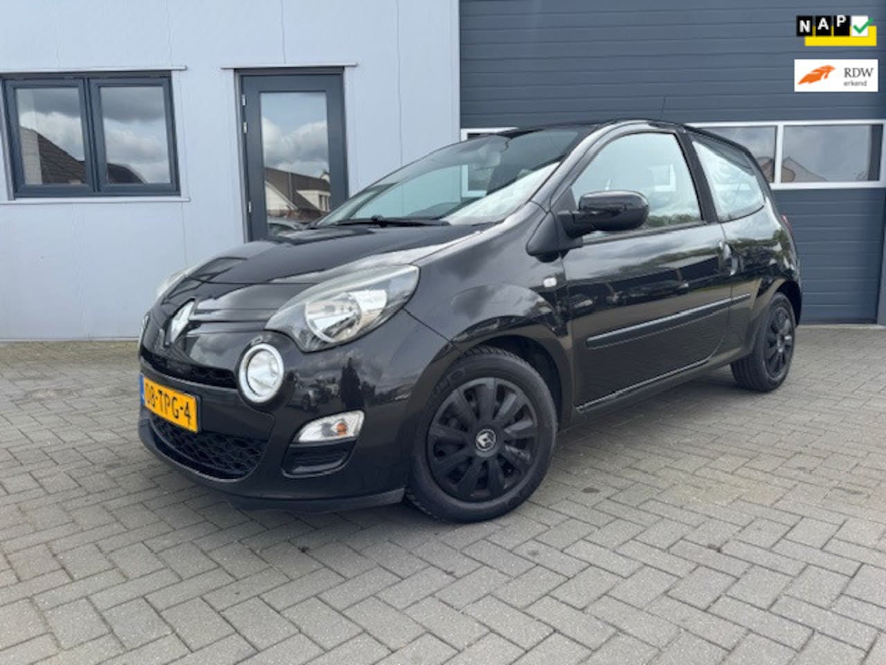 Renault Twingo - 1.2 16V ZUINIG - LAGE KOSTEN - DIRECT MEE - AIRCO - APK 3-27 - AutoWereld.nl
