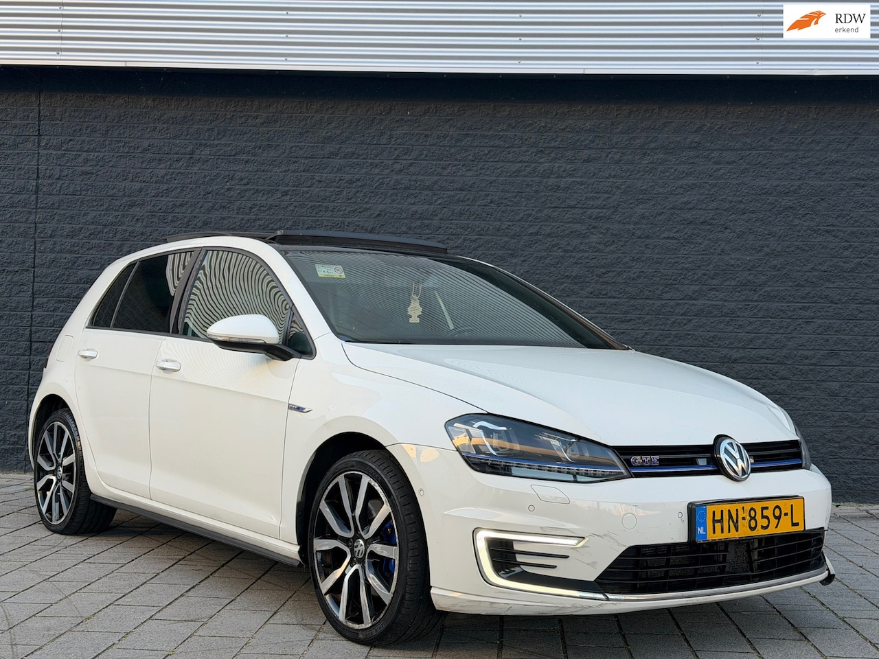 Volkswagen Golf - 1.4 TSI GTE PANO/DSG/LED/LEER - AutoWereld.nl