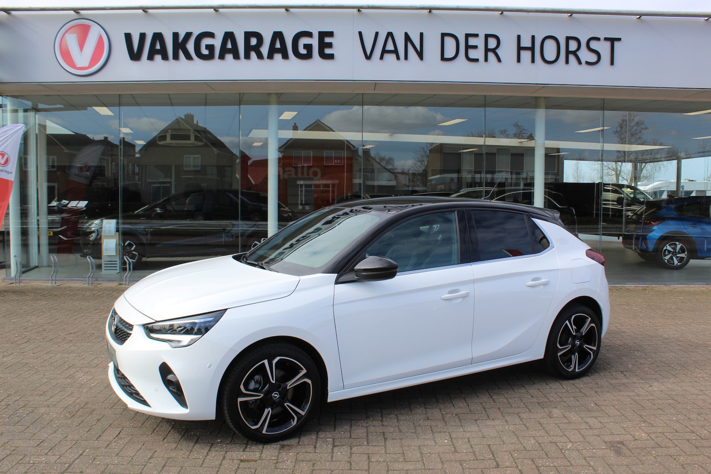 Opel Corsa - 1.2-100 pk Turbo GS. Panoramadak, Winterpakket, Cruise Control, Climate Control, Two tone, - AutoWereld.nl