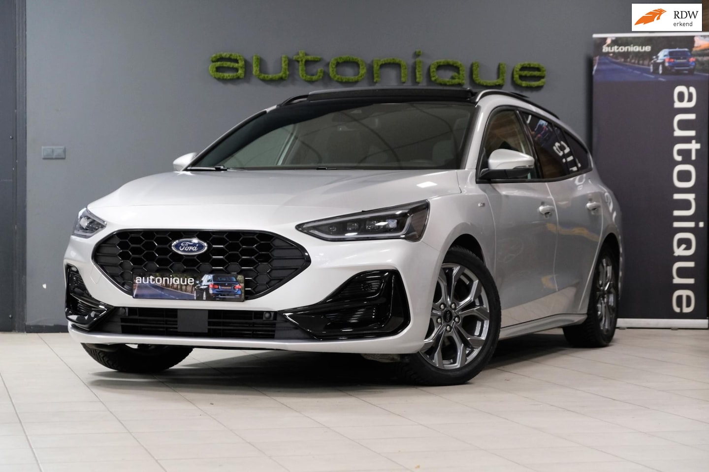 Ford Focus Wagon - 1.0 EcoBoost Hybrid ST Line Style *PANORAMADAK* Afn.Trekhaak/Navi/Camera 50dkm!! - AutoWereld.nl