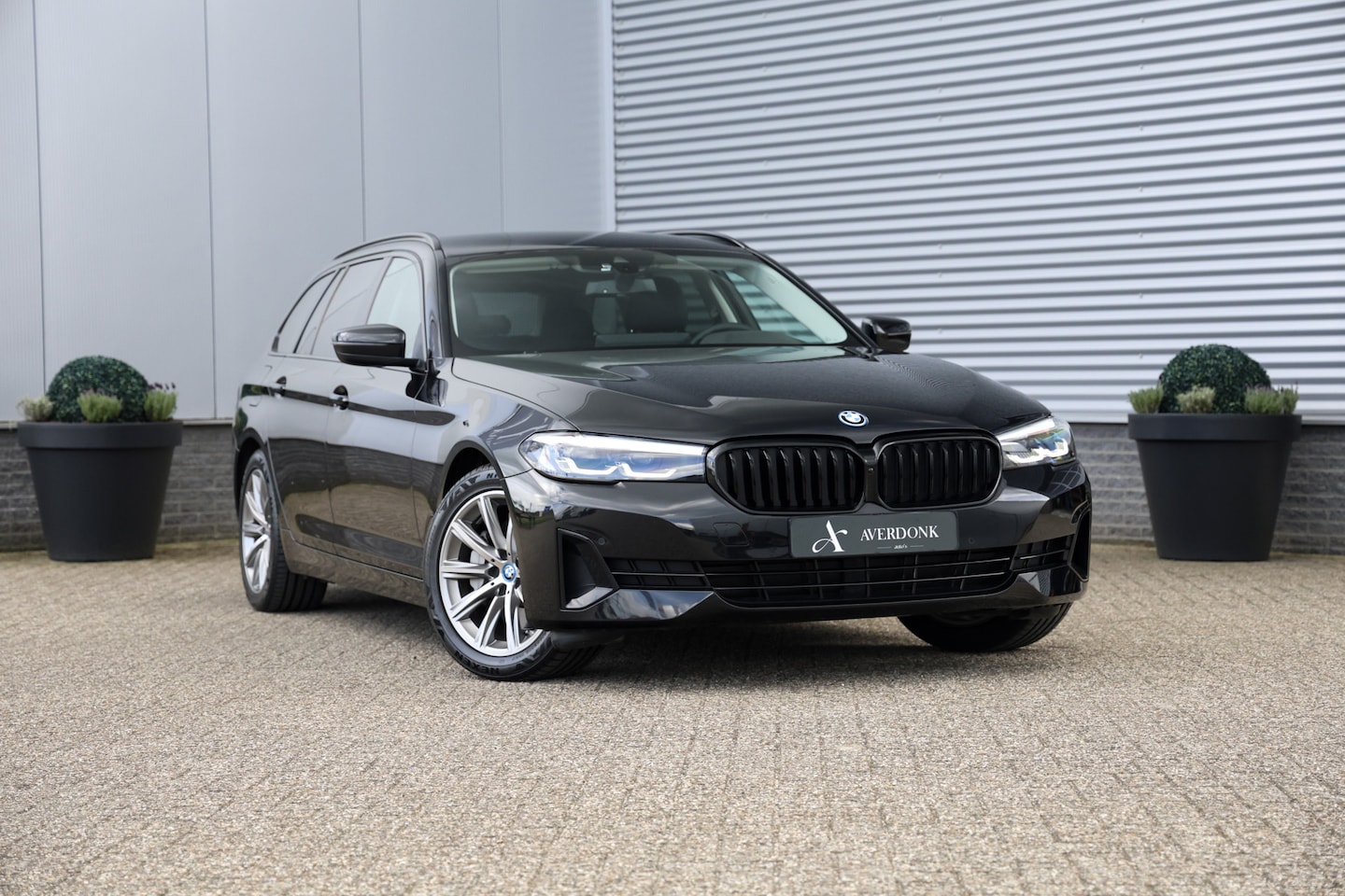 BMW 5-serie Touring - 530e Executive Black Edition 292PK NAP|Sportstoelen|Stoelv|SOH 98% - AutoWereld.nl