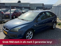 Ford Focus - 1.6-16V Futura 5 deurs Airco l Cruise l LM velgen l MTF-stuur Nette goed onderhouden inrui