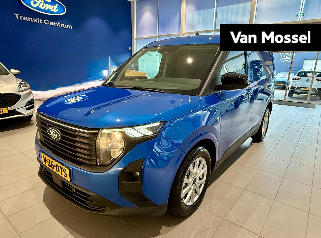 Ford Transit Courier - 1.0 EcoBoost Limited Automaat | Navigatie | Achteruitrijcamera | Adaptieve Cruise controle - AutoWereld.nl