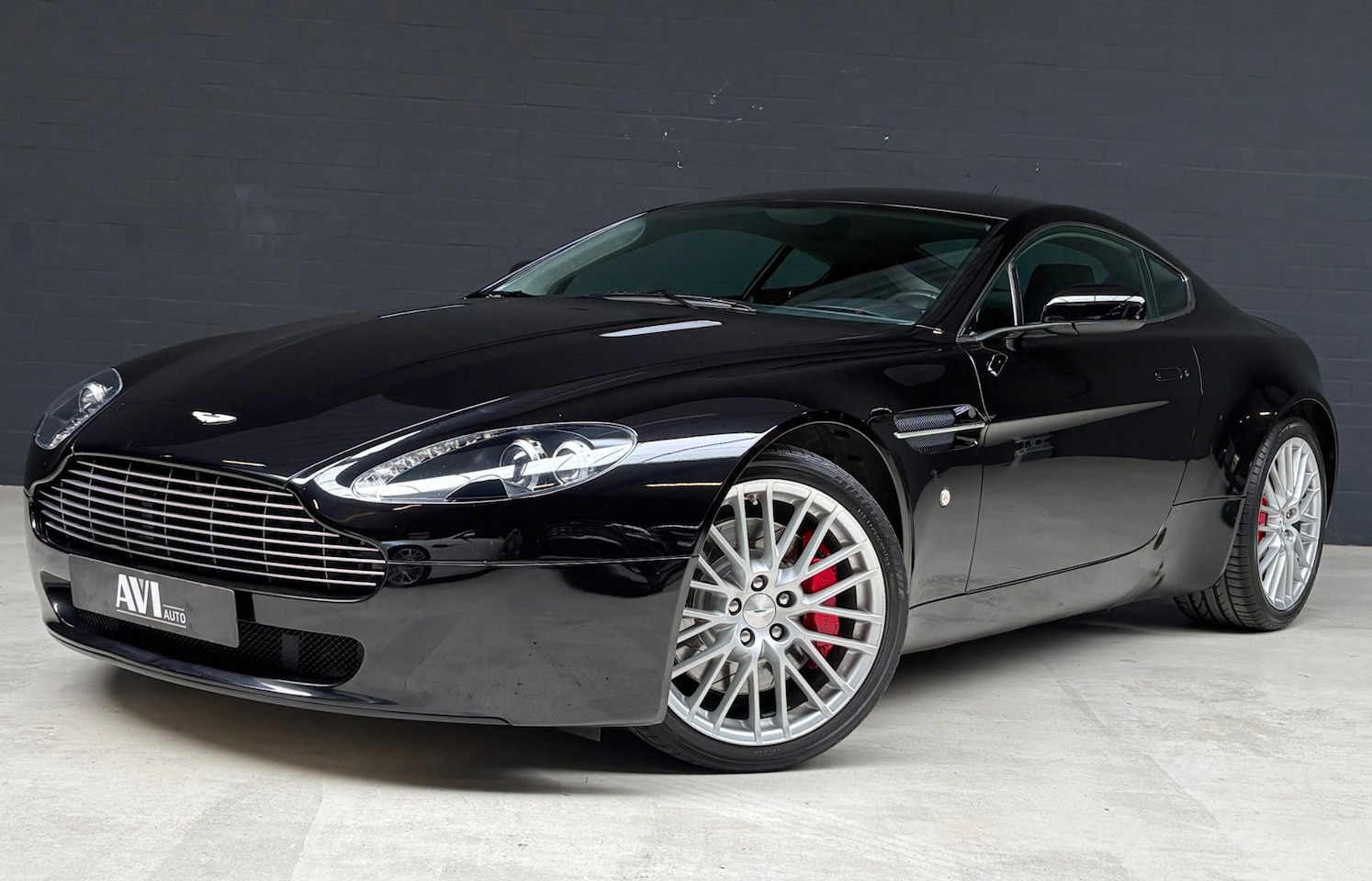 Aston Martin V8 Vantage - 4.3 V8 Dealer Onderhouden 2e Eigenaar - AutoWereld.nl