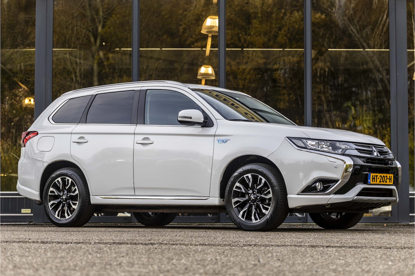 Mitsubishi Outlander - 2.0 PHEV Executive Edition 2.0 PHEV Executive Edition - AutoWereld.nl