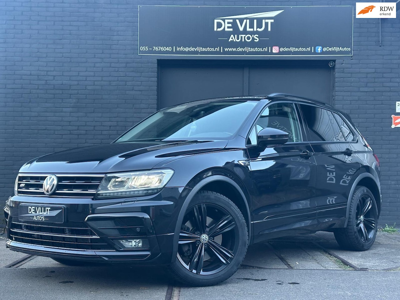 Volkswagen Tiguan - 2.0 TSI 230PK 4M R-Line DSG | Pano | Dynaudio | Standkachel | LED | Trekhaak | - AutoWereld.nl
