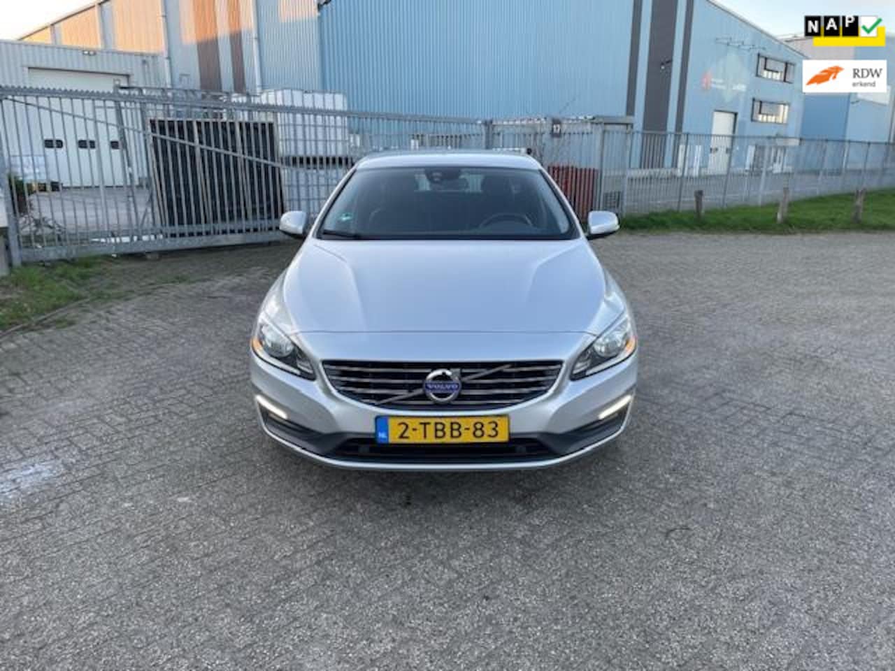 Volvo V60 - 1.6 D2 Momentum 1.6 D2 Momentum (NWE APK!) - AutoWereld.nl