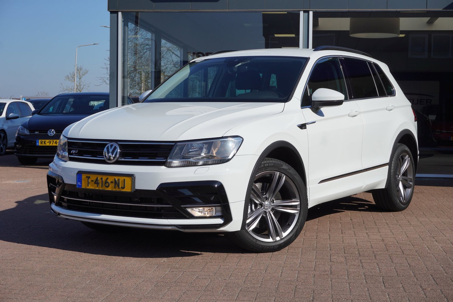 Volkswagen Tiguan - 2.0 TSI 4Motion Highline / R-Line | Automaat | Navigatie | Airco | Elek. pakket | Vol opti - AutoWereld.nl