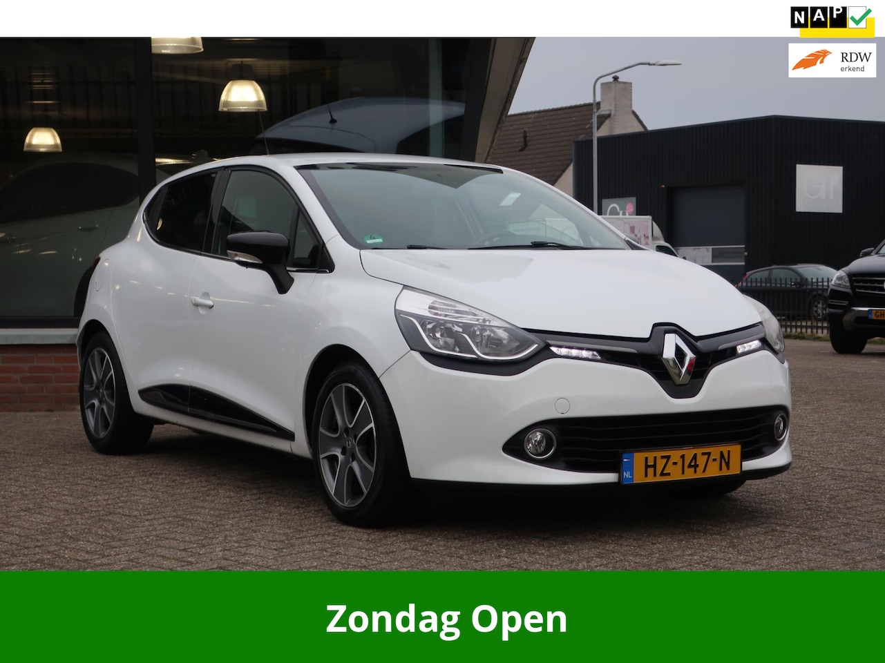 Renault Clio - 0.9 TCe ECO Night&Day 1e EIG_NAVI_CRUIS_PDC_TREKHAAK_LMV. - AutoWereld.nl