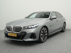 BMW 5-serie - 520i 208 PK M-Sport | LED | Leder | Mat Grijs individual | 360 Camera | Keyless | 21 Inch