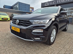 Volkswagen T-Roc - 1.0 TSI Style /navi/carplay/trekhaak/140pk gechipt