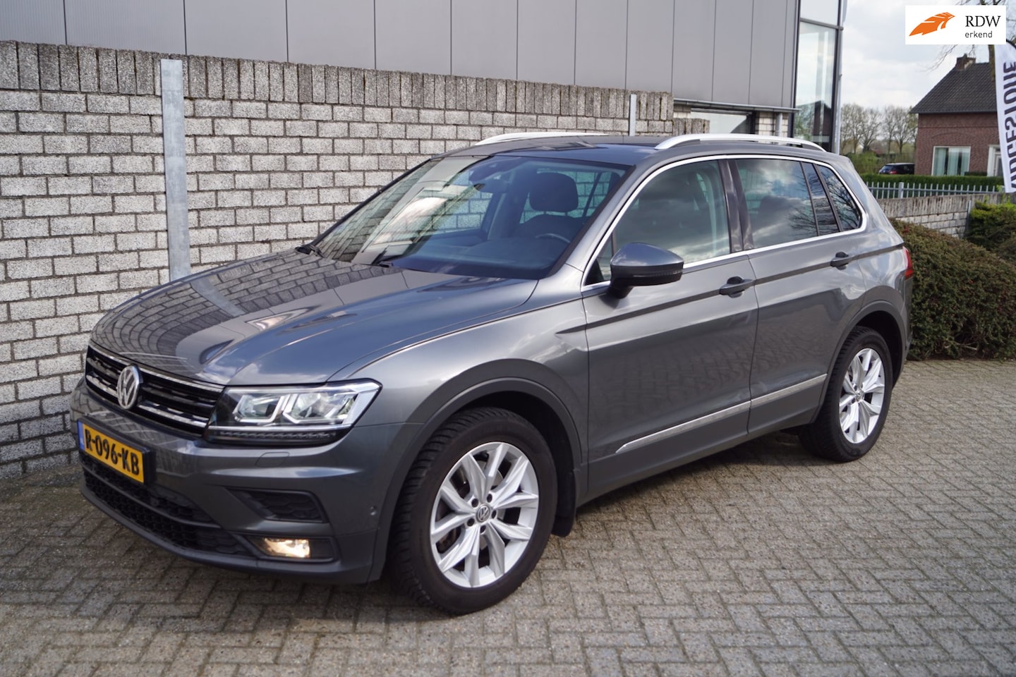 Volkswagen Tiguan - 2.0 TSI 4Motion Comfort Line Business Autom Navi Camera Adaptieve Cruise Clima Stoel/Stuur - AutoWereld.nl