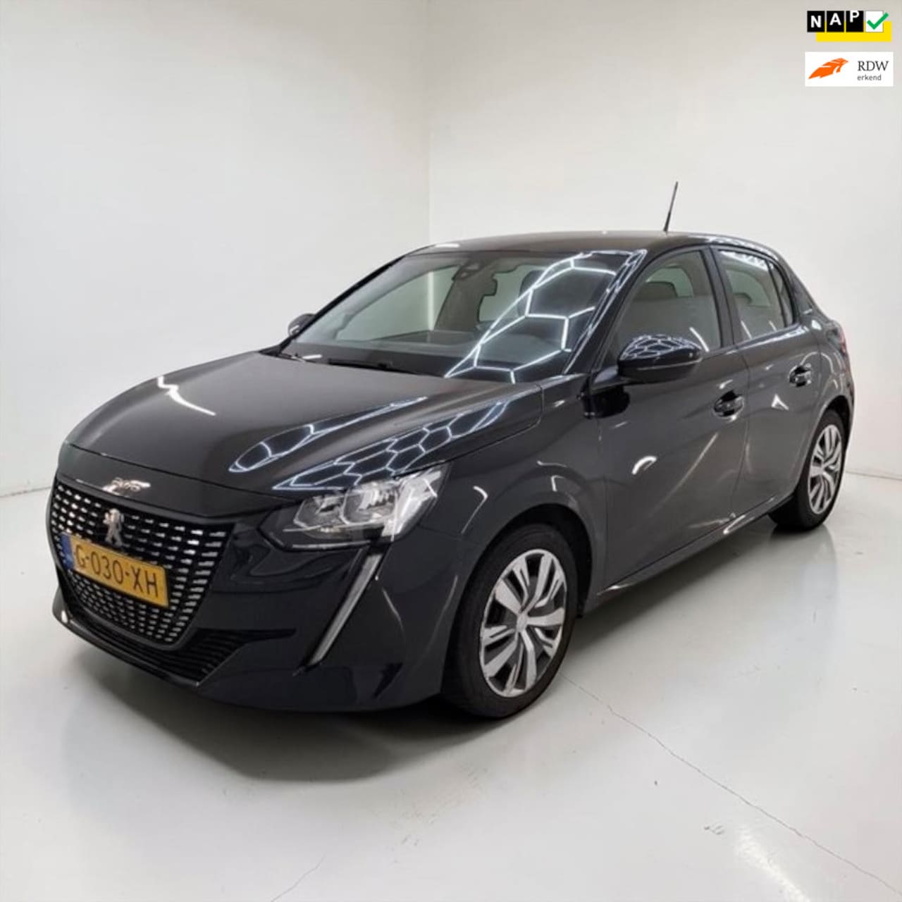 Peugeot 208 - 1.2 PureTech Blue Lease Active parkeersensoren - AutoWereld.nl