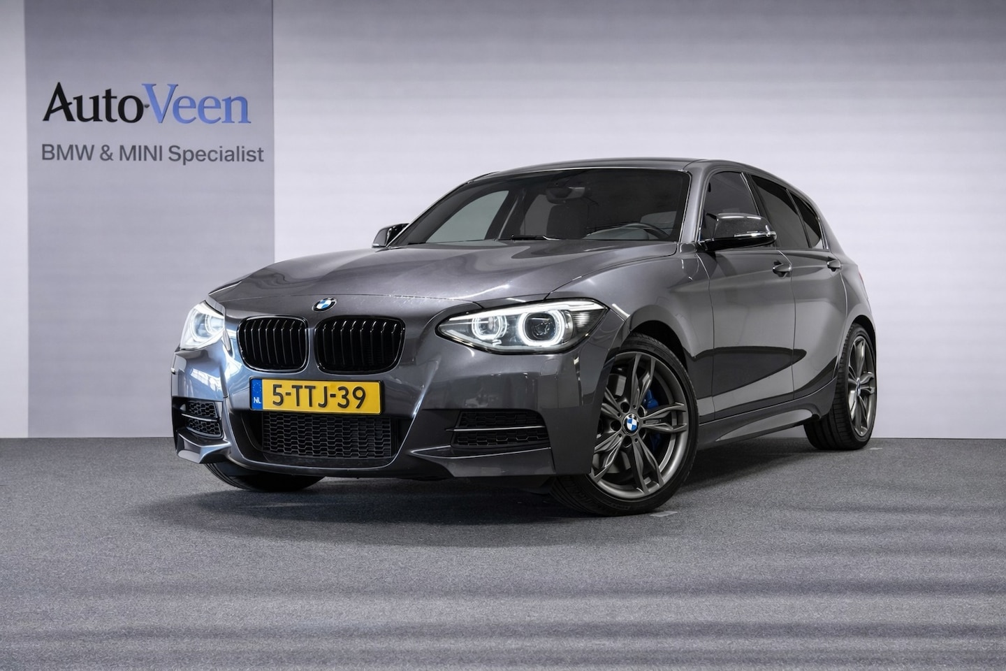 BMW 1-serie - M135i (M-SPORT, 320PK, LED, NL AUTO, GOED ONDERHOUDEN) - AutoWereld.nl