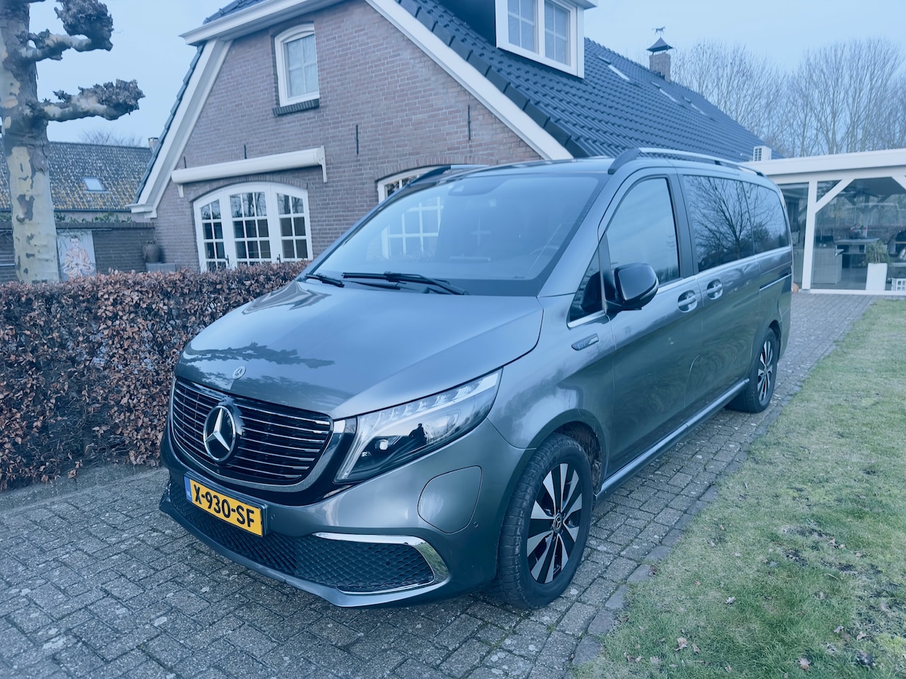 MERCEDES-BENZ EQV