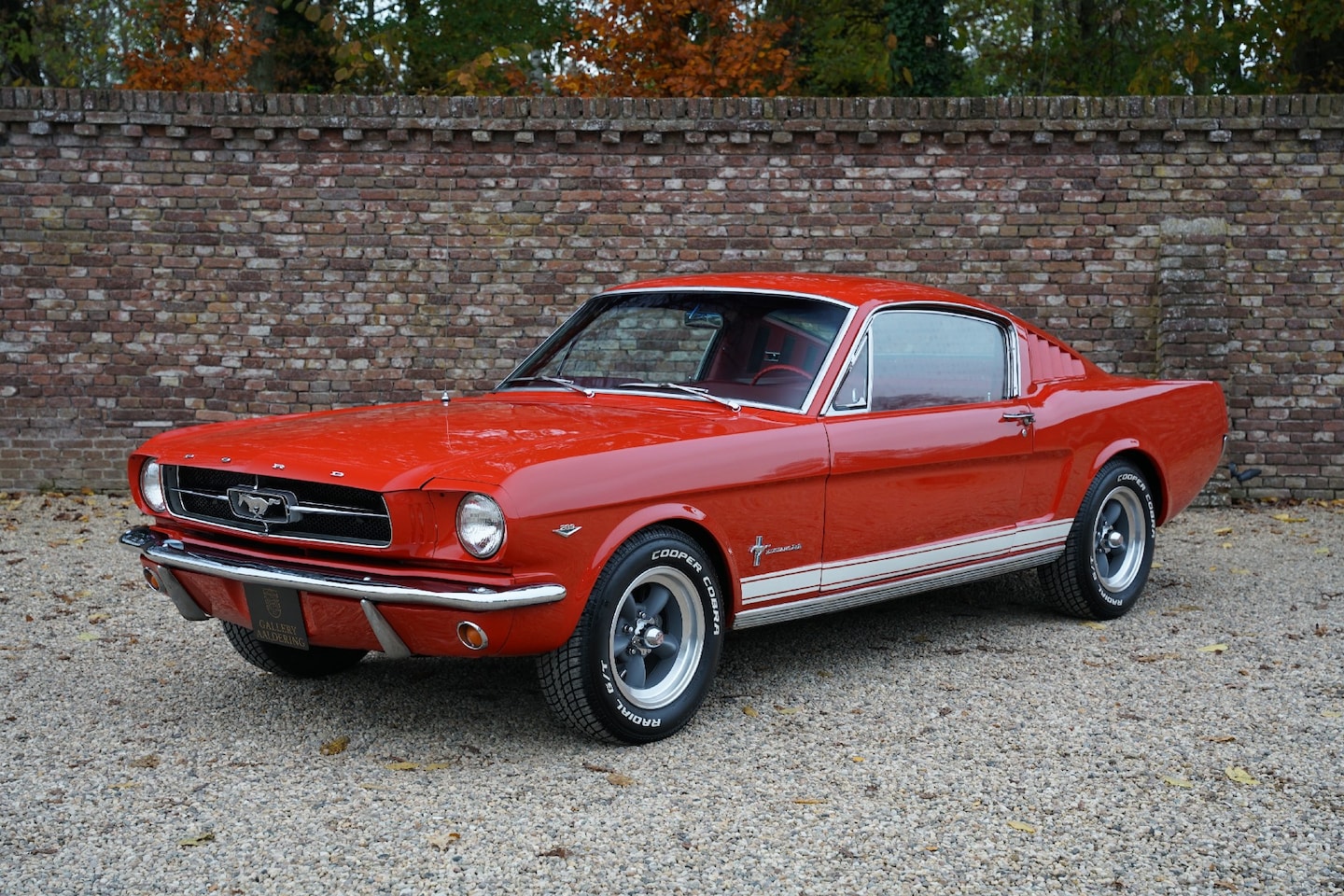 Ford Mustang Fastback - 289 "An A-code in Triple Red" Triple red livery - Executed in "Maroon Red over Red Crinkle - AutoWereld.nl