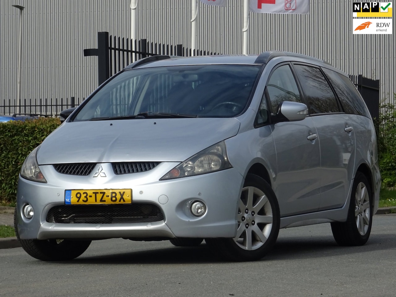 Mitsubishi Grandis - 2.4-16V InSport 7-PERSOONS AUTOMAAT AIRCO - AutoWereld.nl