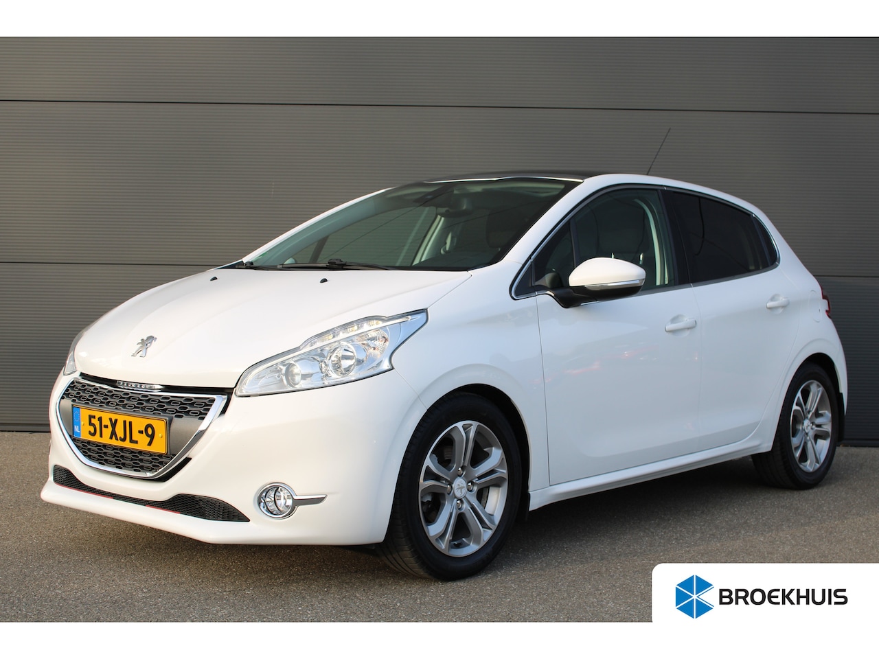 Peugeot 208 - 1.6 VTi Allure | Panoramadak | Trekhaak | Climate control | Lichtmetaal | NL auto | 102.00 - AutoWereld.nl