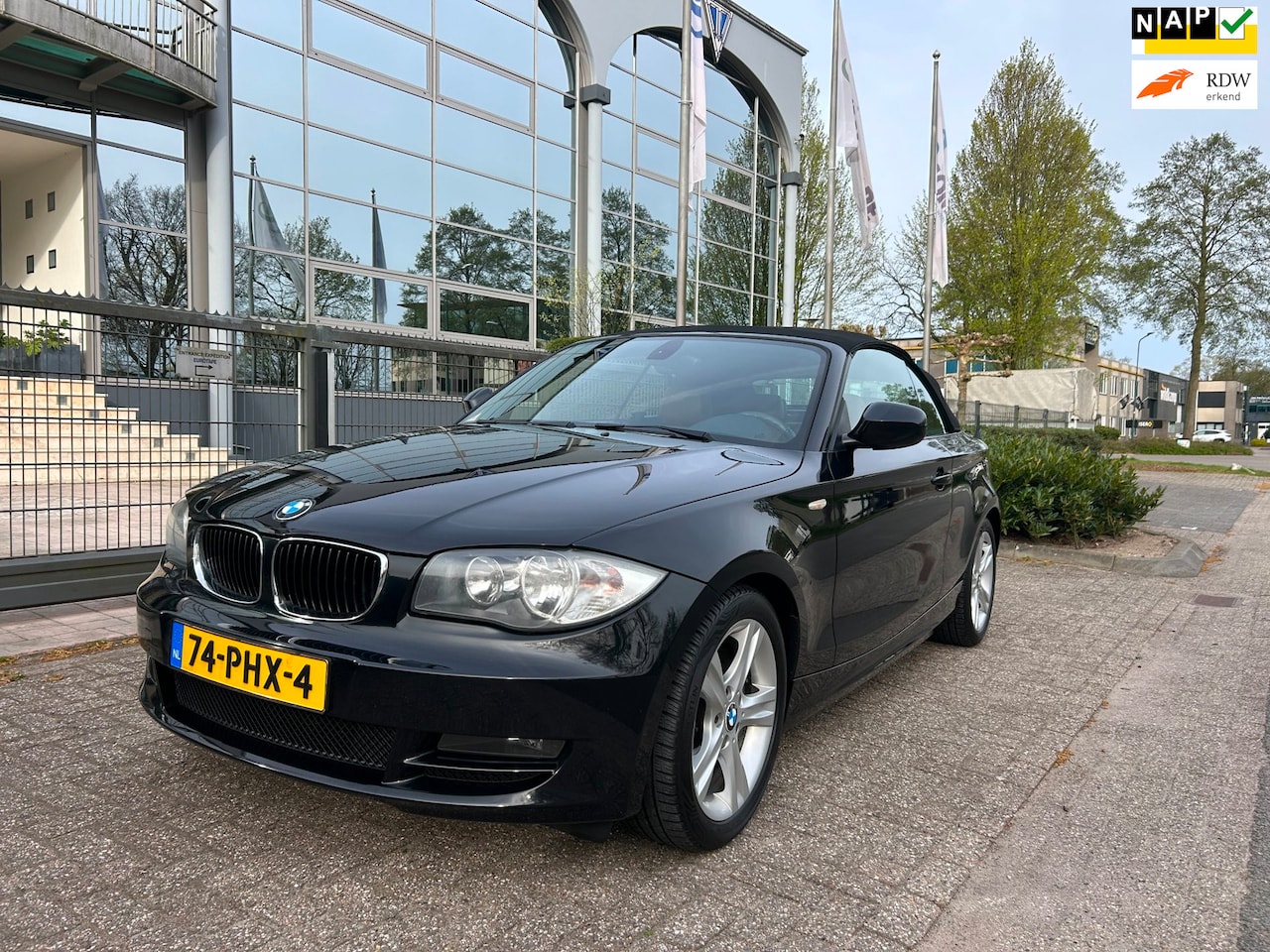 BMW 1-serie Cabrio - 118i Executive Automaat ,leer,trekh,boekjes - AutoWereld.nl