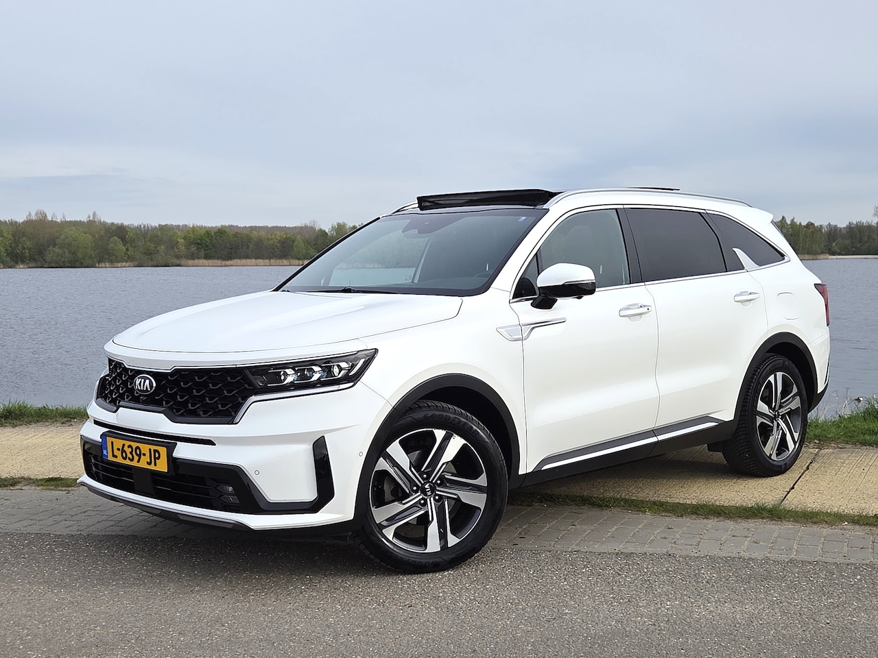 Kia Sorento - 1.6 T-GDI Plug-in Hybrid 4WD ExecutiveLine PHEV dealeronderhouden, supernette auto! - AutoWereld.nl
