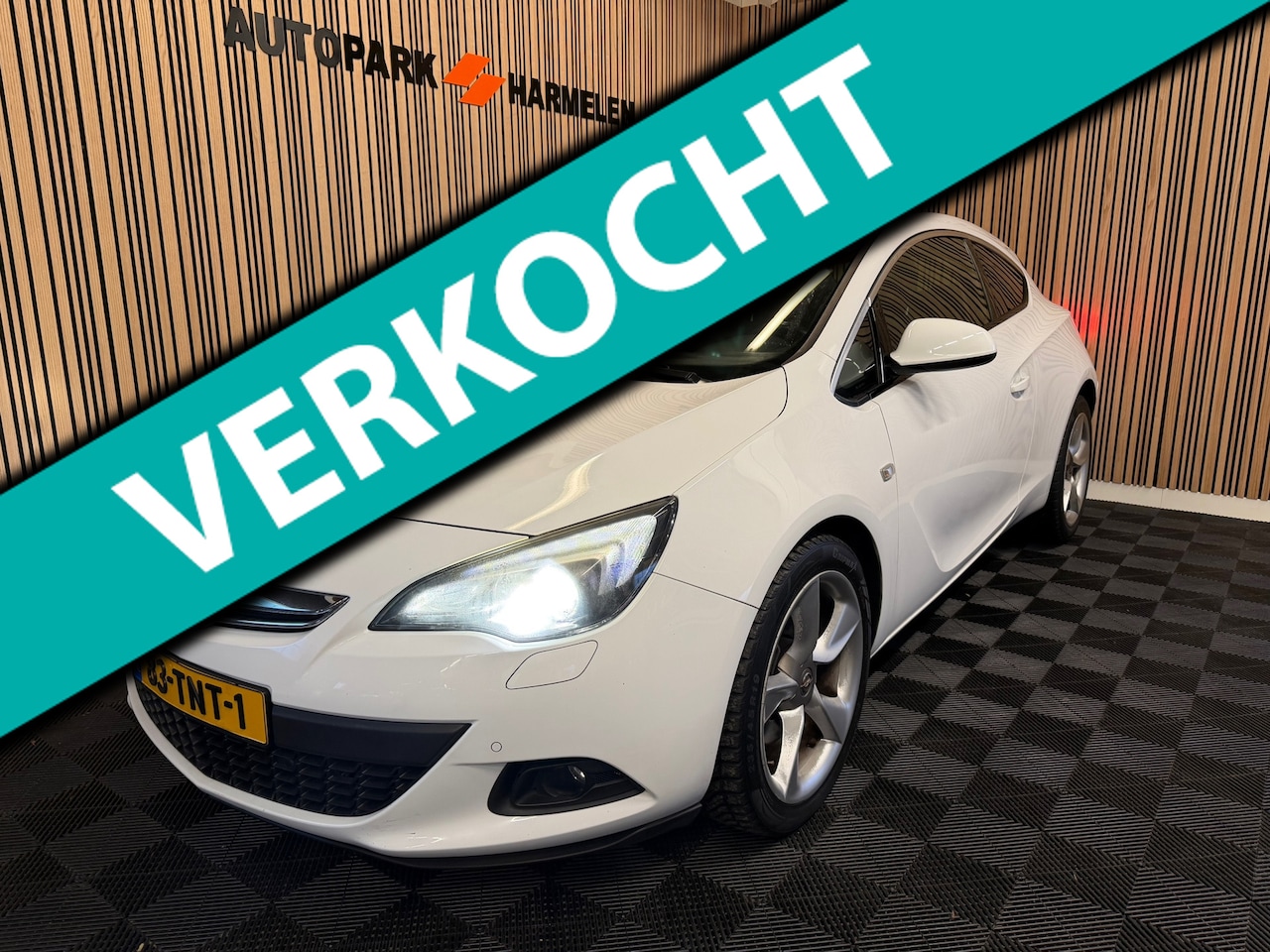 Opel Astra GTC - 1.4 Turbo Sport Cruise Leder Airco LM Velgen - AutoWereld.nl
