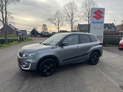 Suzuki Vitara - 1.4 Boosterjet Stijl // Trekhaak afneembaar // Two-tone // Zwarte velgen // PDC // Full le