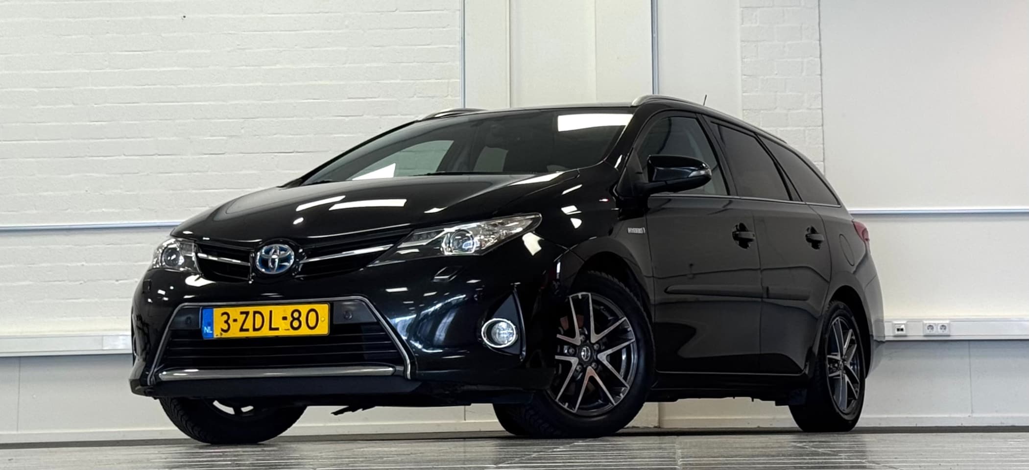 Toyota Auris Touring Sports - 1.8 Hybrid Lease 2e Eigenaar Trekhaak! - AutoWereld.nl