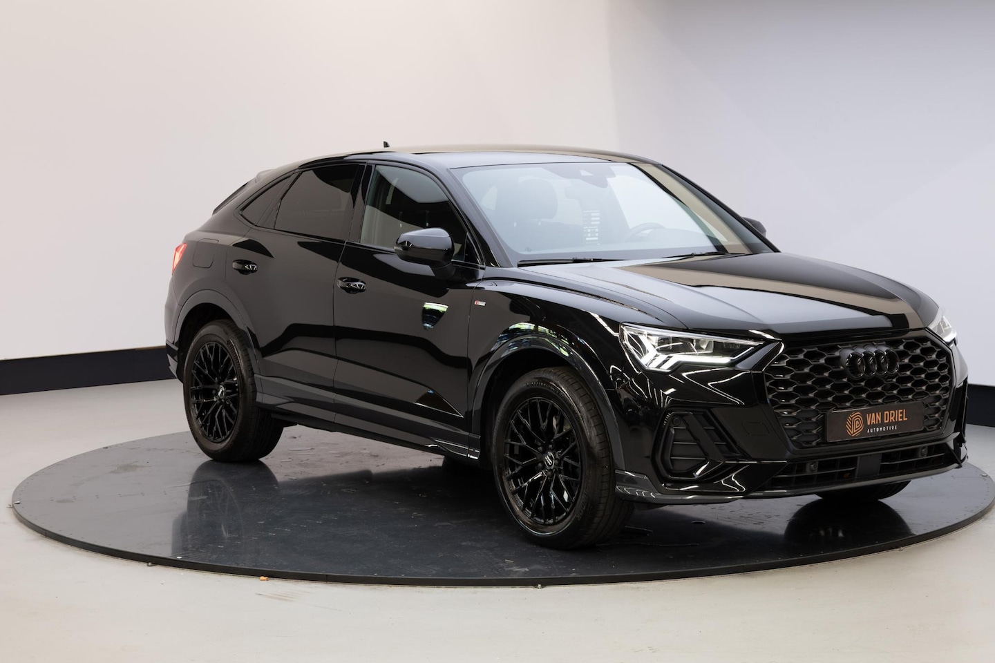 Audi Q3 Sportback - 45 TFSI e S Edition | 18 Inch | Assistentiepakket | Keyless | - AutoWereld.nl